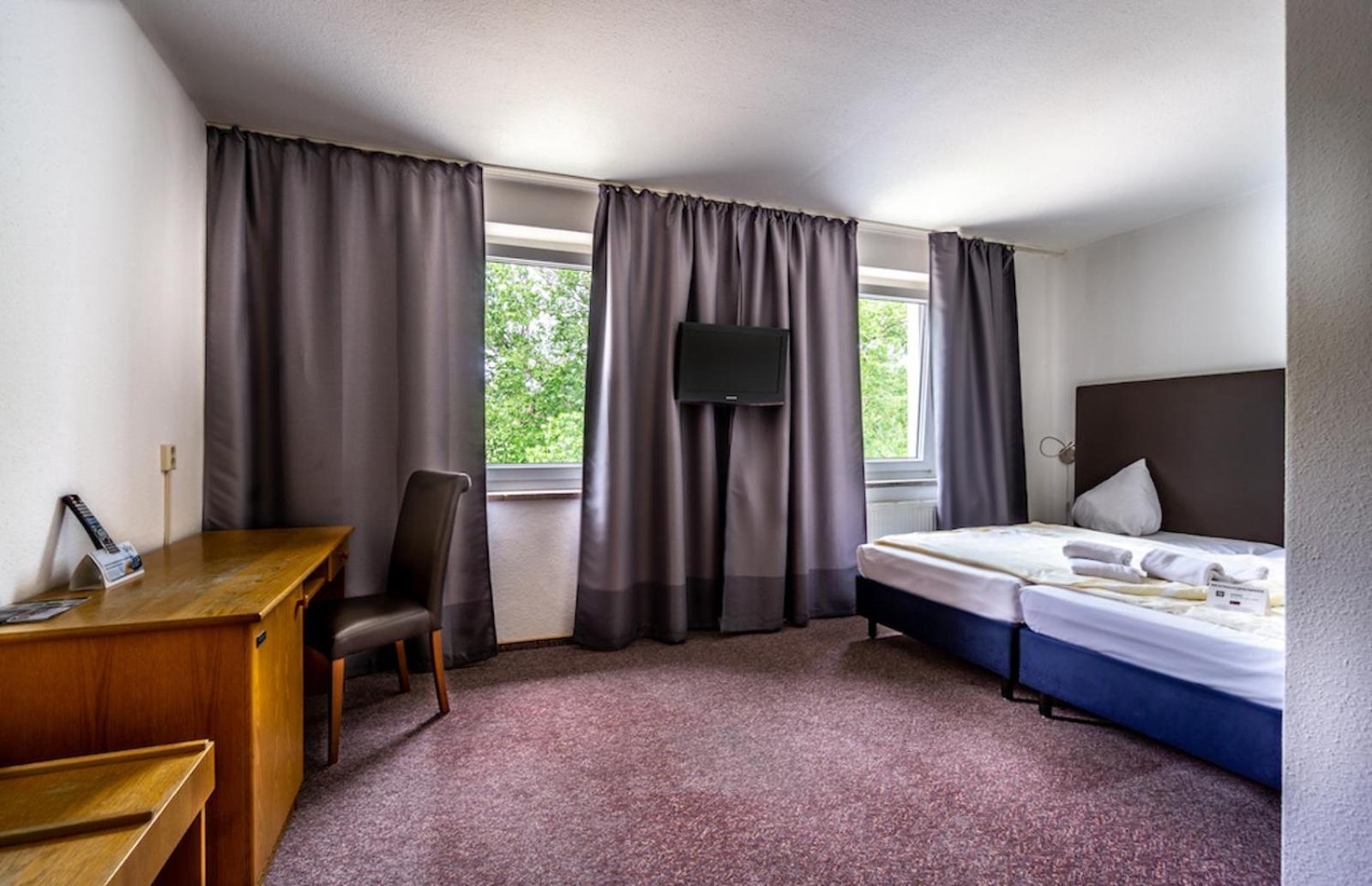 Sl'Otel Budget Бернбург Экстерьер фото
