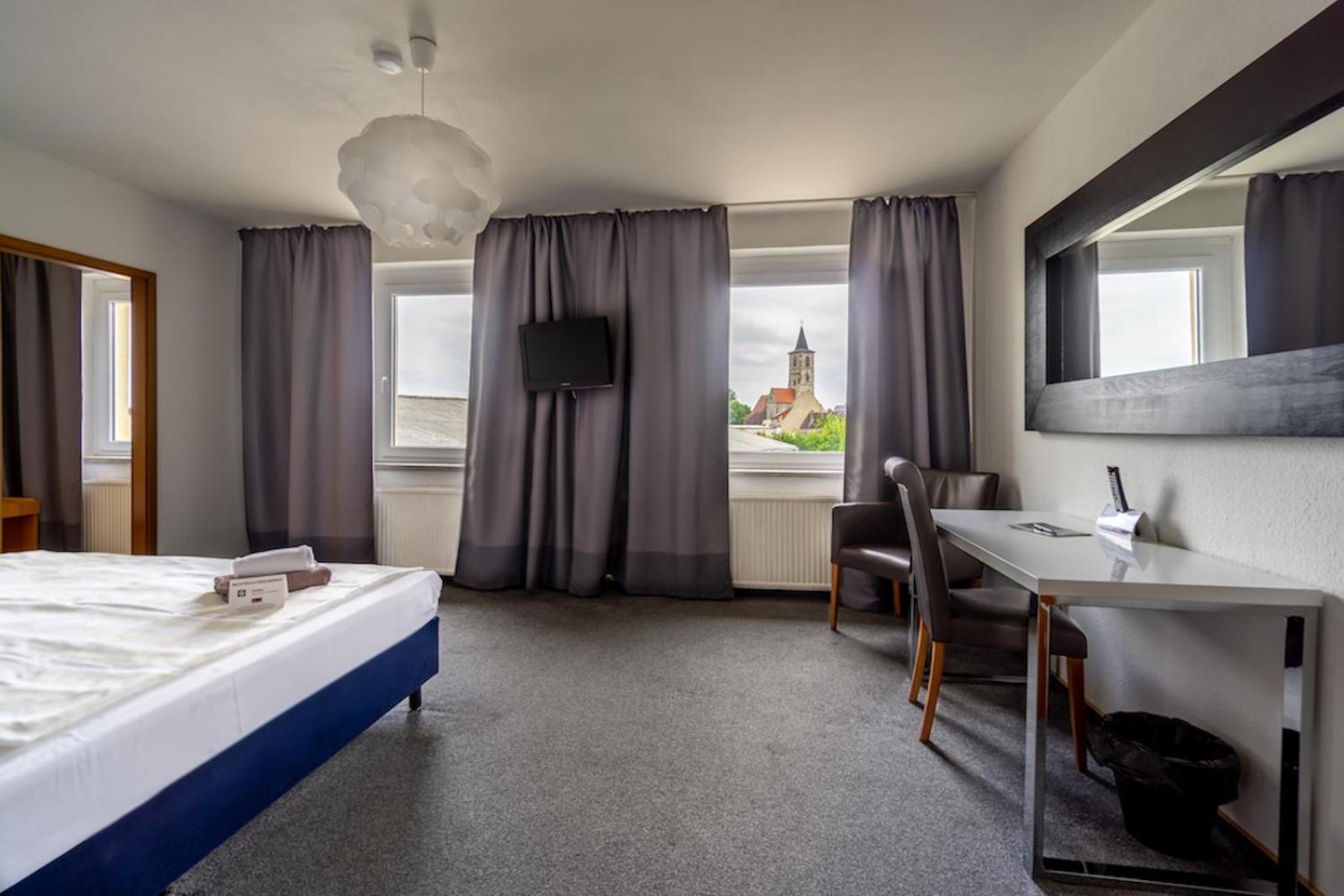 Sl'Otel Budget Бернбург Экстерьер фото