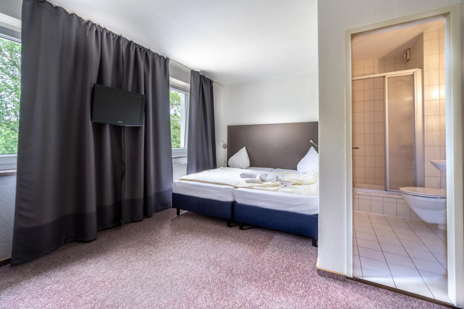 Sl'Otel Budget Бернбург Экстерьер фото