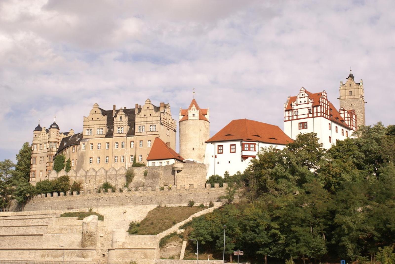 Sl'Otel Budget Бернбург Экстерьер фото
