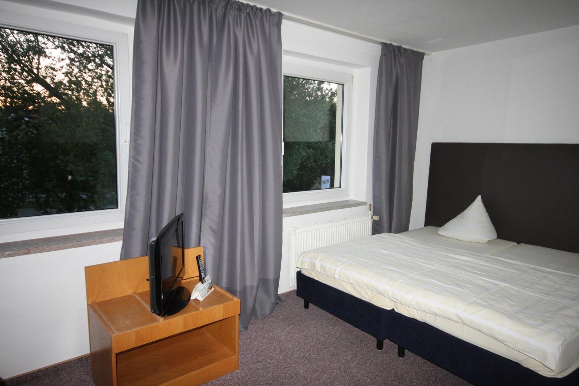 Sl'Otel Budget Бернбург Номер фото