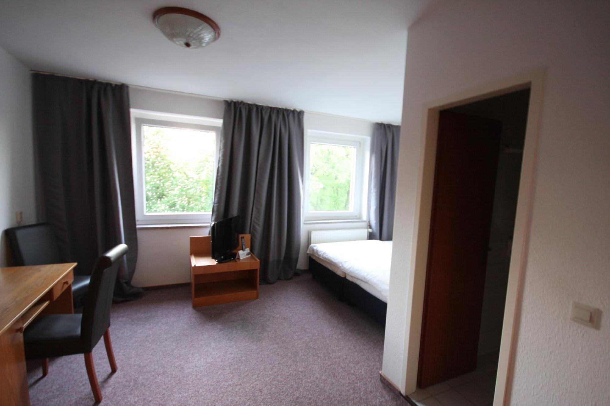 Sl'Otel Budget Бернбург Номер фото