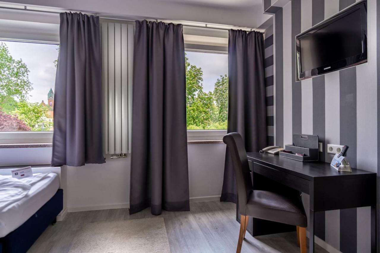 Sl'Otel Budget Бернбург Экстерьер фото